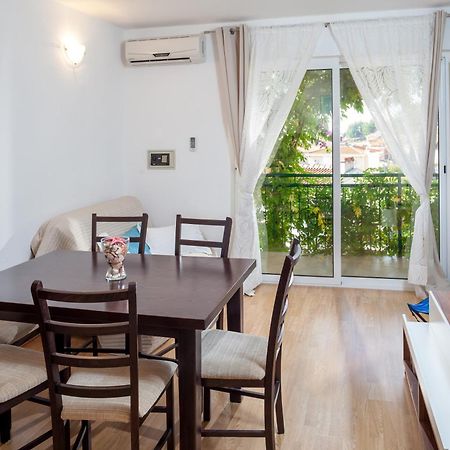 Apartments Leut 80M From The Sea Podgora Exterior foto