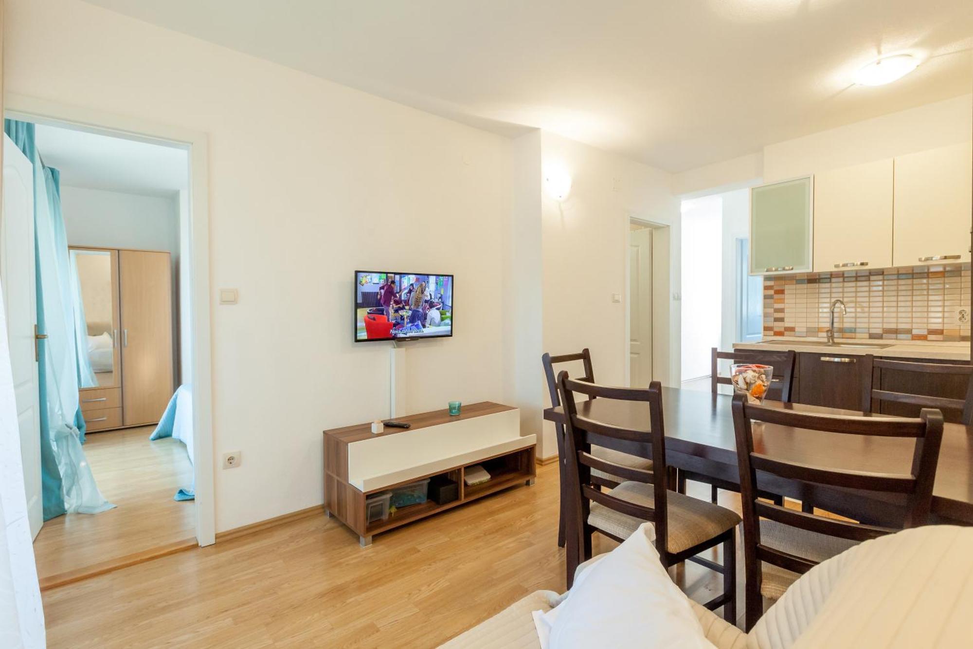 Apartments Leut 80M From The Sea Podgora Habitación foto
