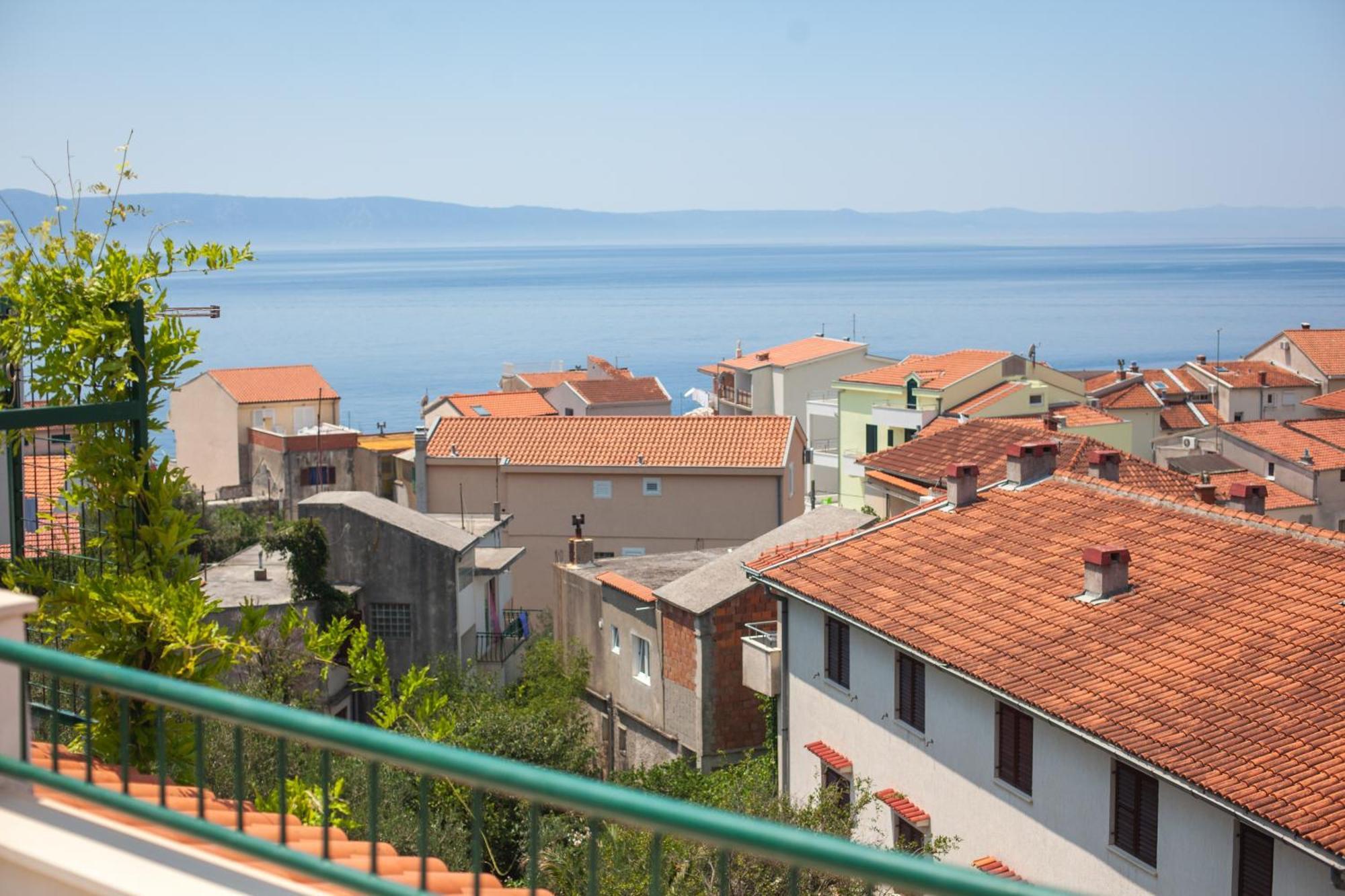 Apartments Leut 80M From The Sea Podgora Habitación foto