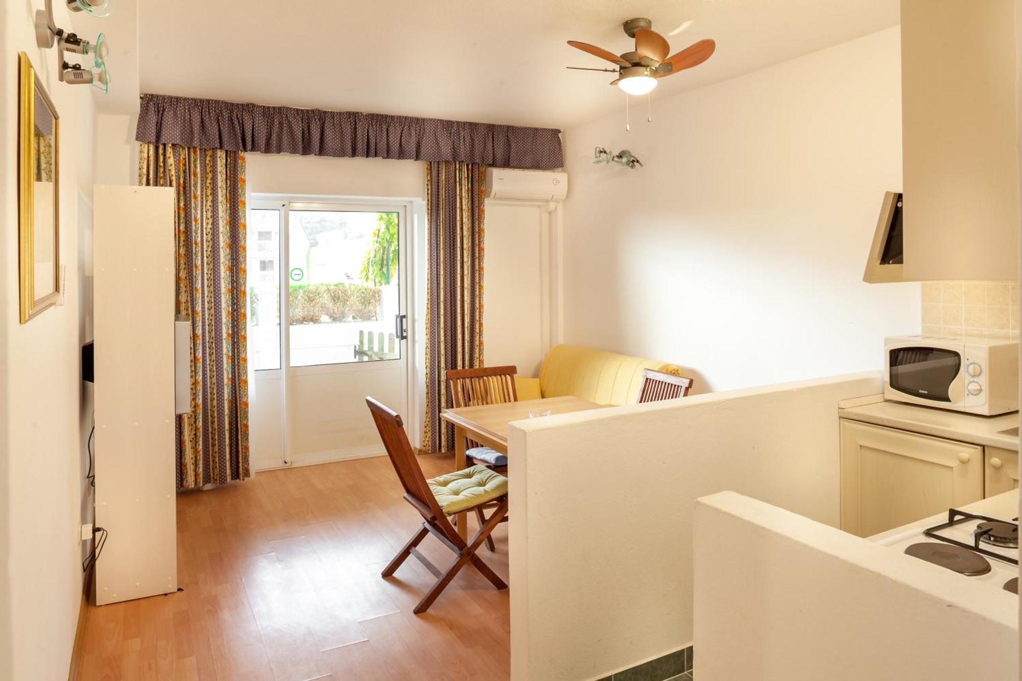 Apartments Leut 80M From The Sea Podgora Habitación foto