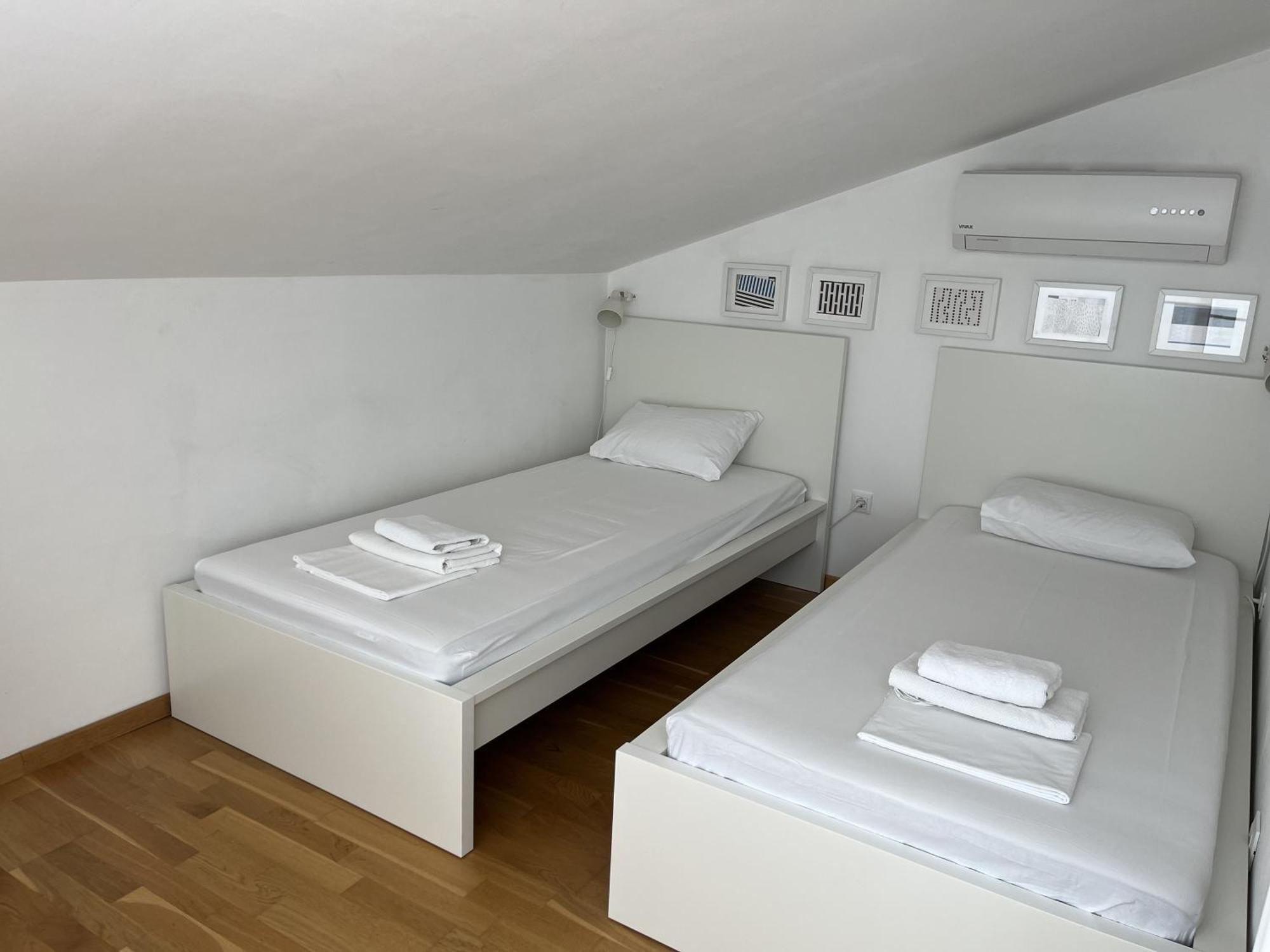 Apartments Leut 80M From The Sea Podgora Habitación foto